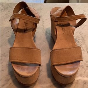 Pedro Garcia platforms